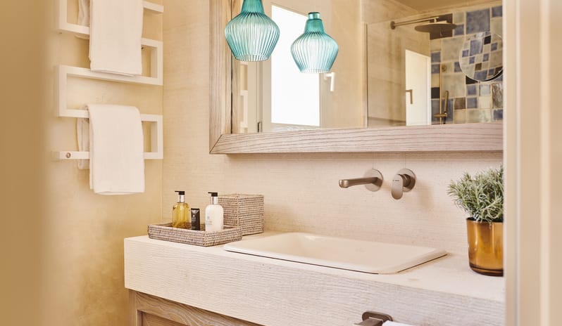 SARDH_Deluxe Sea View_Bathroom 2